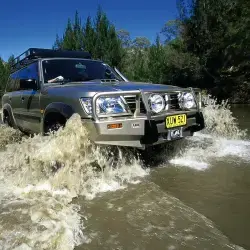 Offroad-Superstore Pare chocs Winch Bar Patrol Y61 avant 05 a