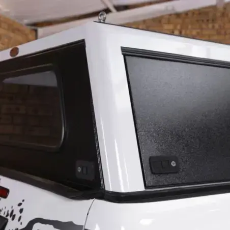 Bushtech Canopy Isuzu D-Max (2012-2020) Extra-Cab Alluminio liscio - Non isolato - Con luce LED