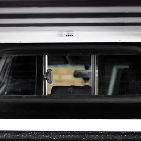 Bushtech Canopy Isuzu D-Max (2012-2020) Doppia cabina Liscio in alluminio isolato con luce LED