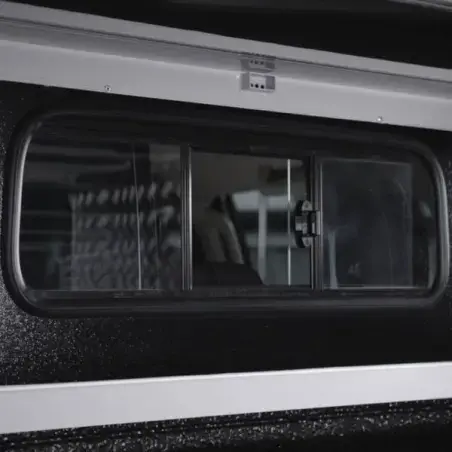 Bushtech Canopy Volkswagen Amarok (2010-2022) Doppia cabina Alluminio antiscivolo - Isolato - Con luce LED