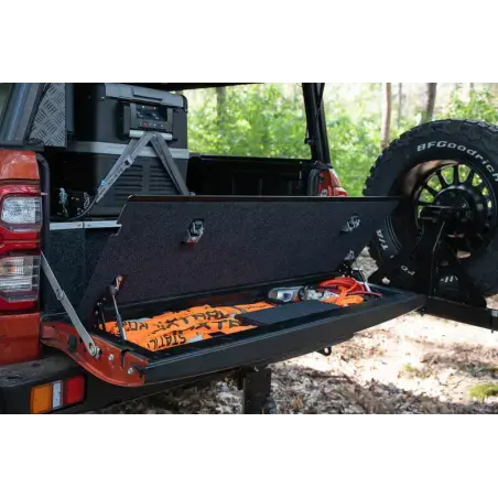 Modifica vano di carico posteriore - Hilux Revo - Huracan Fabrication-Marine Carpet