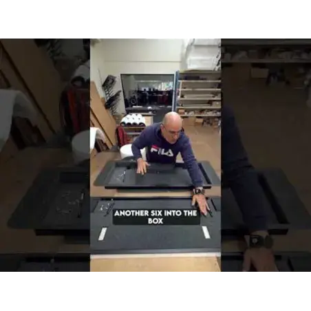 Modifica vano di carico posteriore - Hilux Revo - Huracan Fabrication-Marine Carpet