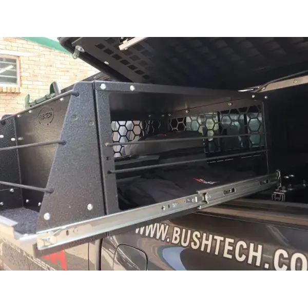 Achetez Bushtech Canopy Pantry-type 1 au meilleur prix sur Of