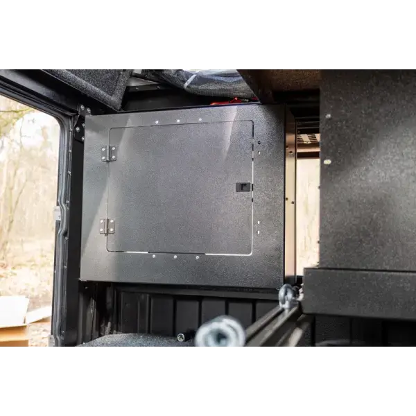 Achetez Bushtech Cupboard - Carpeted au meilleur prix sur Off