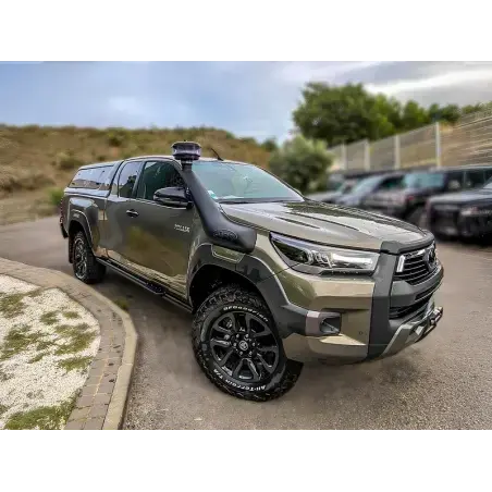 Dirty Roamer Snorkel Safari Toyota Hilux Revo D4-D